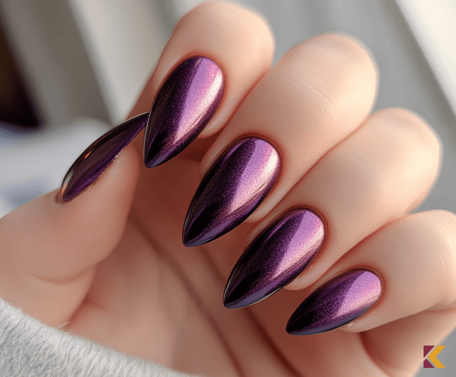 Purpurowe paznokcie z połyskiem