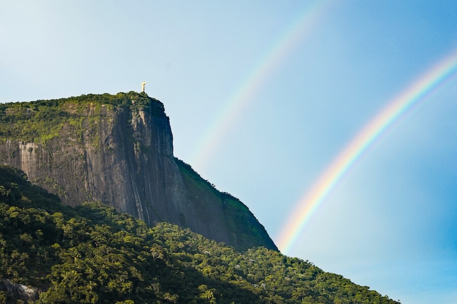 Tęcza na statuą Jezusa w Rio de Janeiro