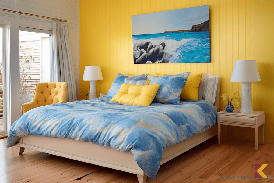 Sypialnia, żółta ściana główna, białe i niebieskie dodatki