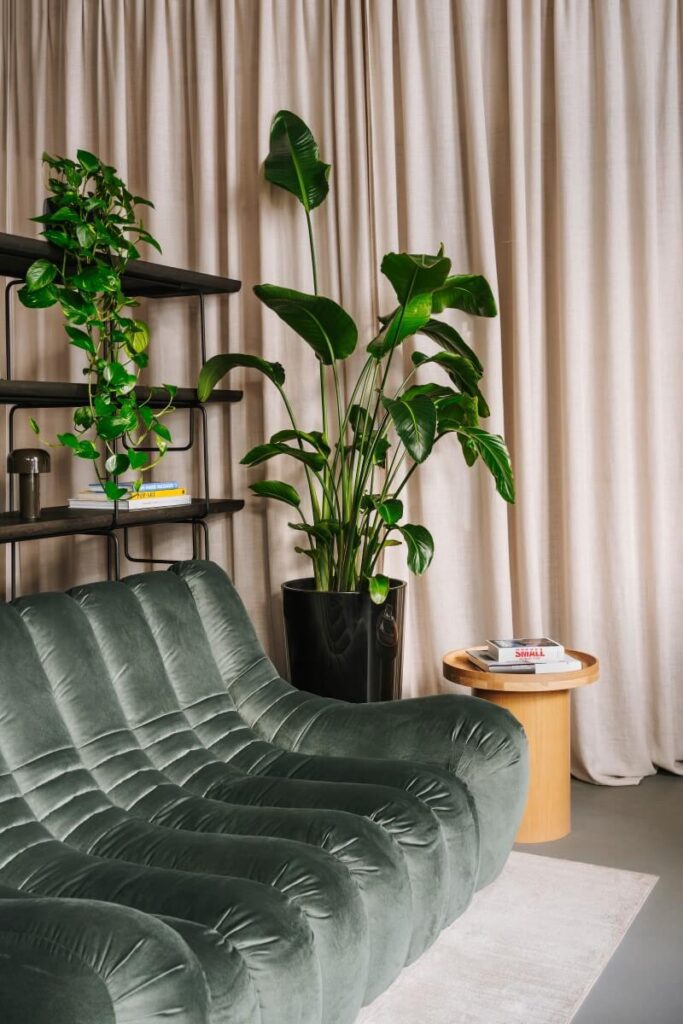 Stolik kawowy na kolumnie