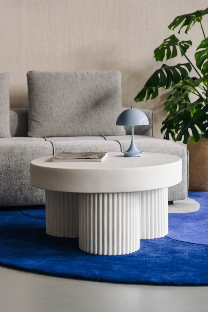 Masywny stolik kawowy